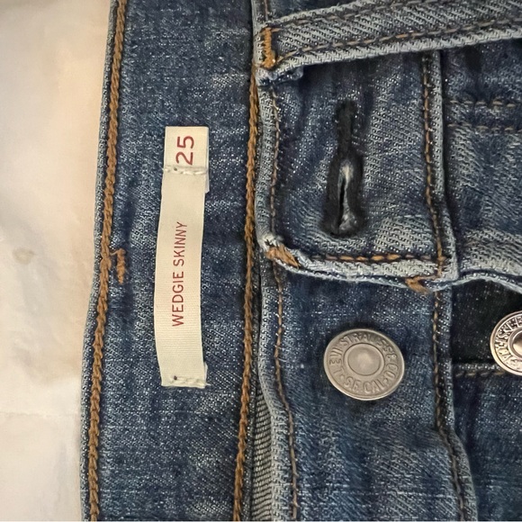 Levi’s Wedgie Skinny Jeans - Picture 2 of 2